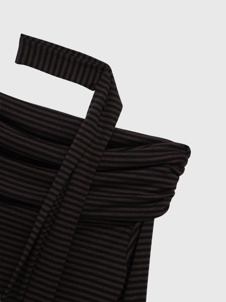 border offshoulder scarf tops