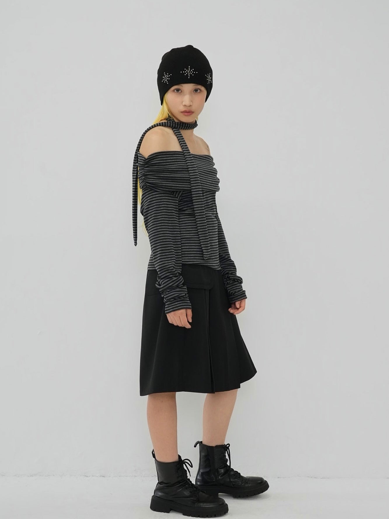 border offshoulder scarf tops