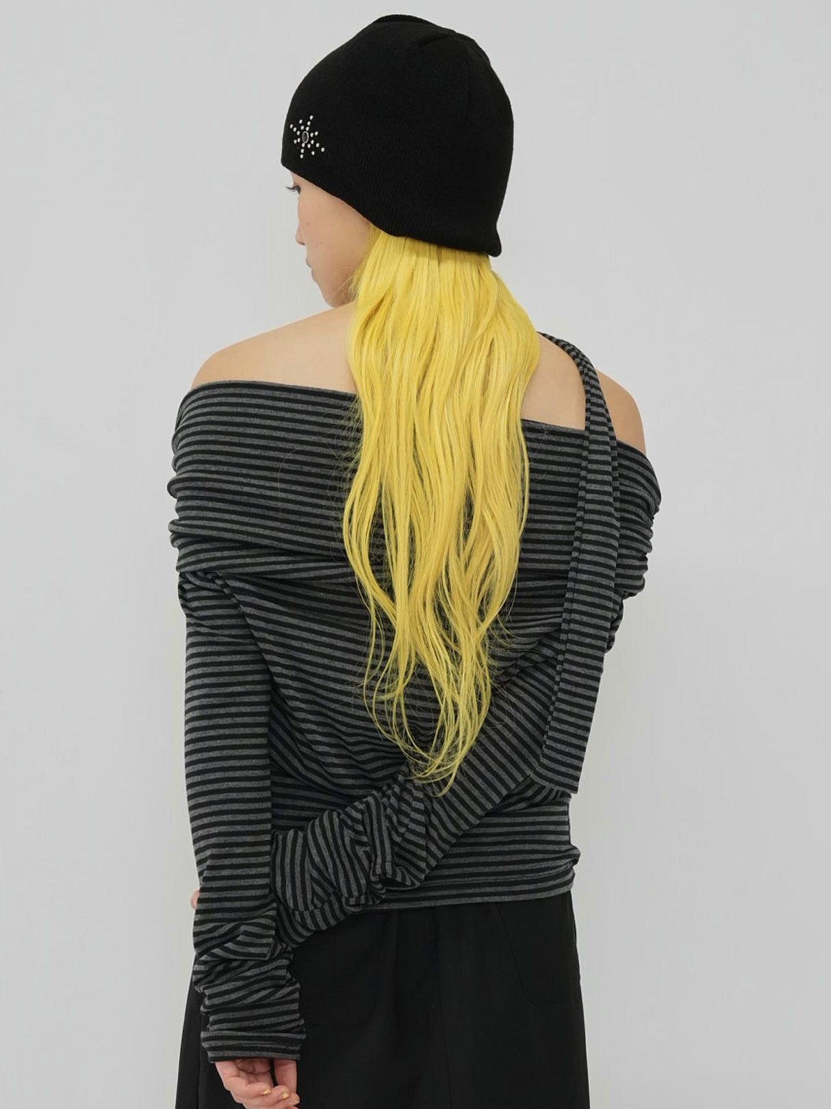 border offshoulder scarf tops