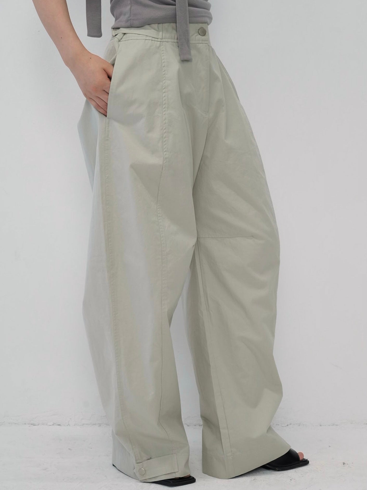 adjust button balloon pants