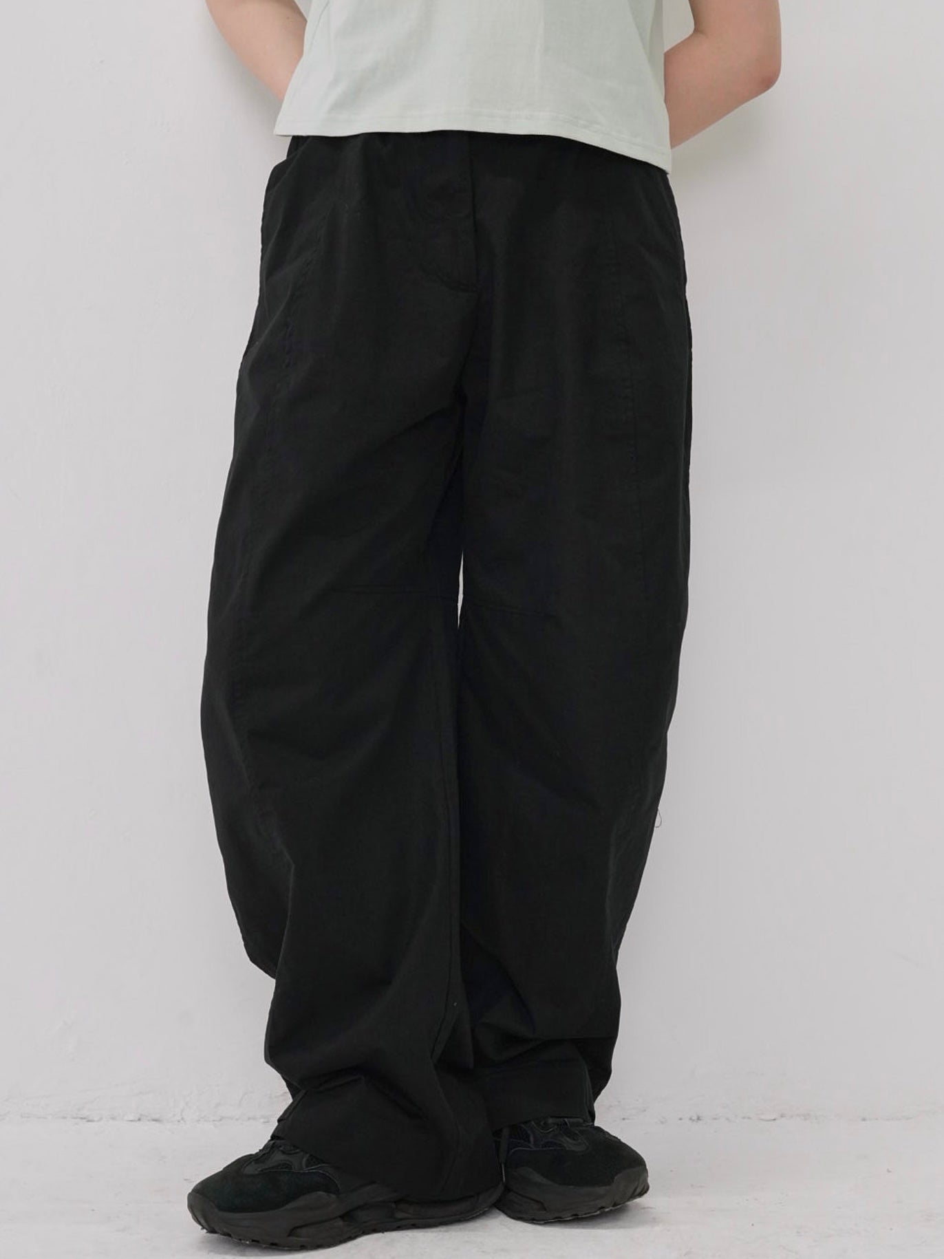 adjust button balloon pants