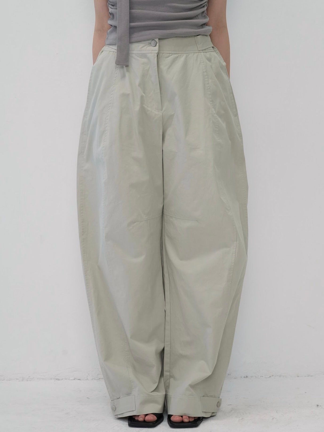 adjust button balloon pants