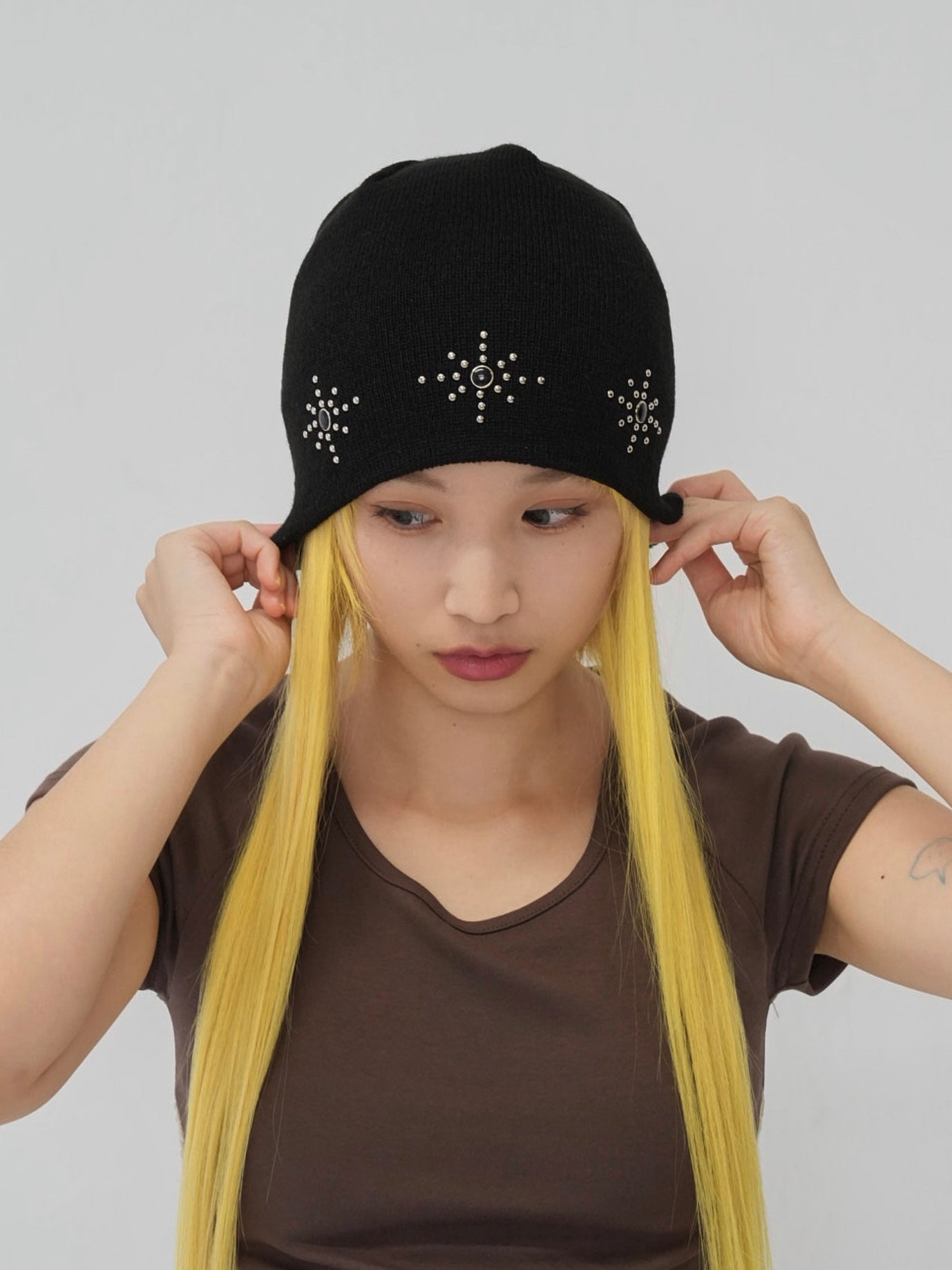 nova star stud beanie