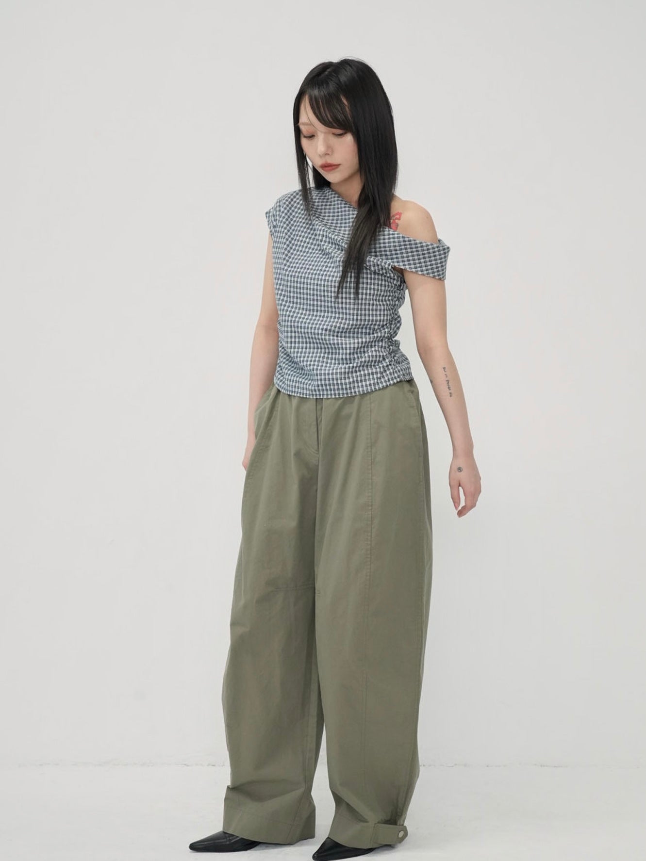 adjust button balloon pants