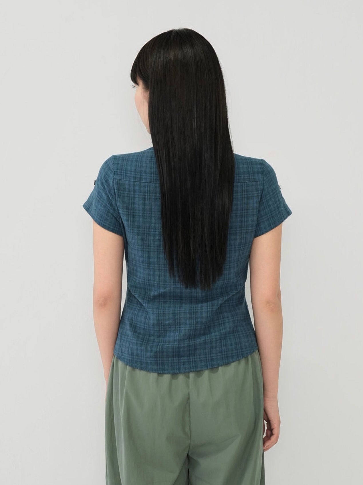 button sleeve check shirt