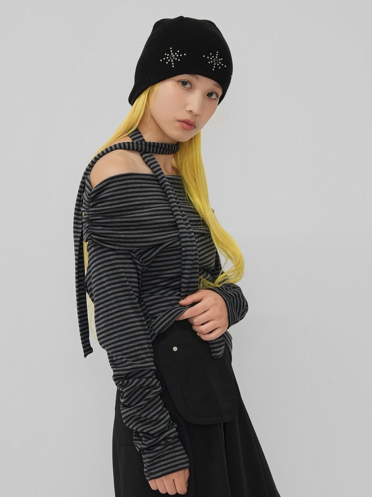 border offshoulder scarf tops