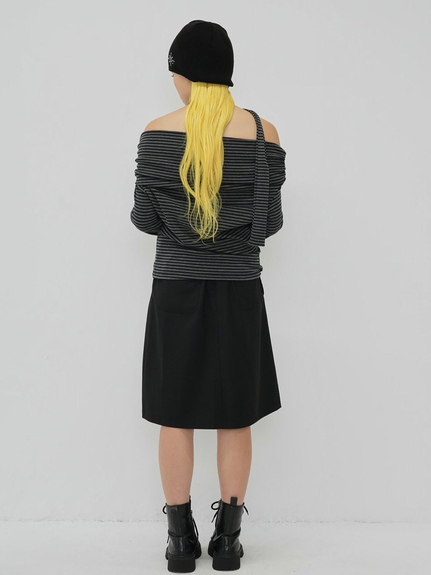 border offshoulder scarf tops