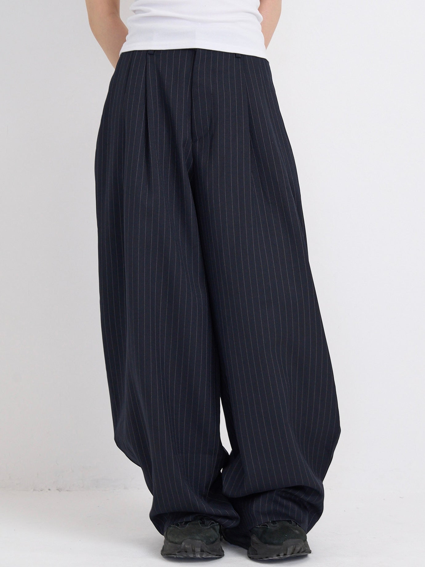 wide stripe tuck pants