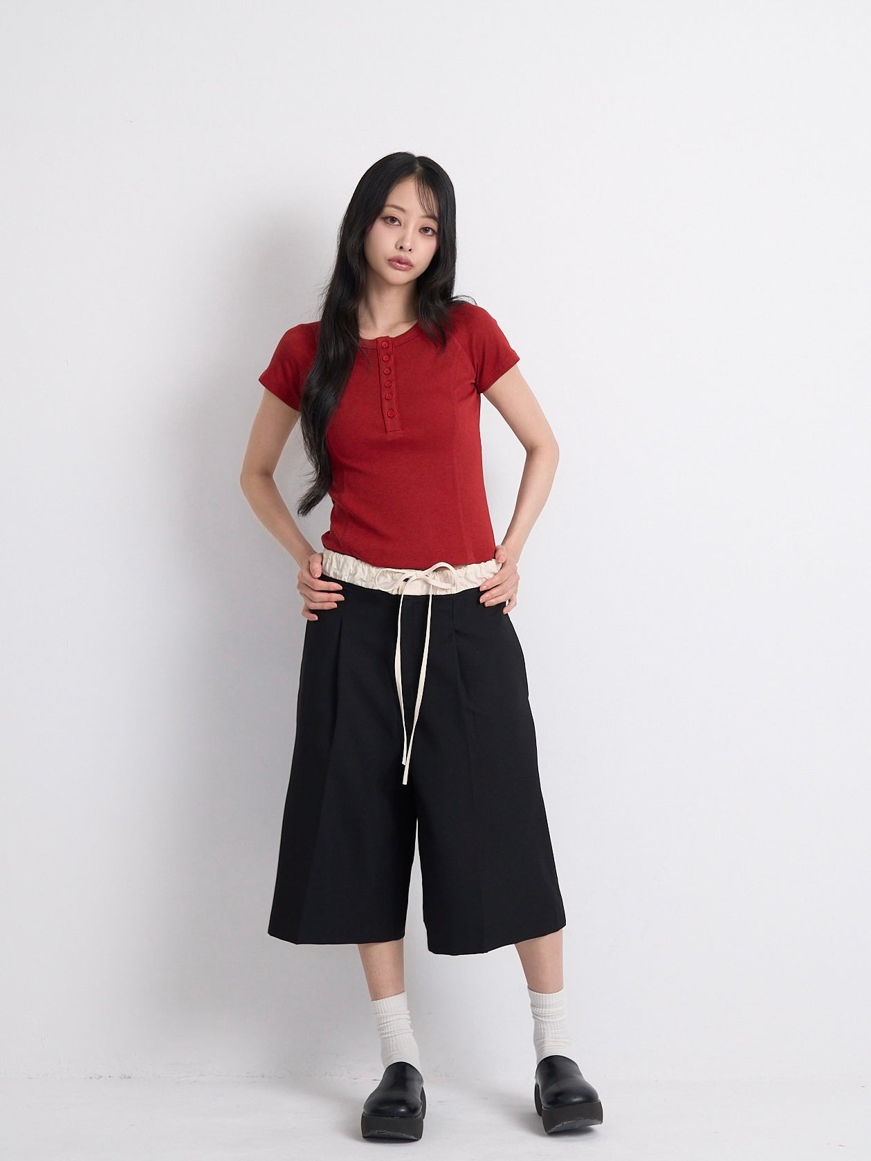 wide silhouette half pants
