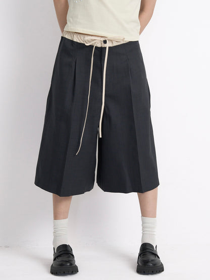 wide silhouette half pants