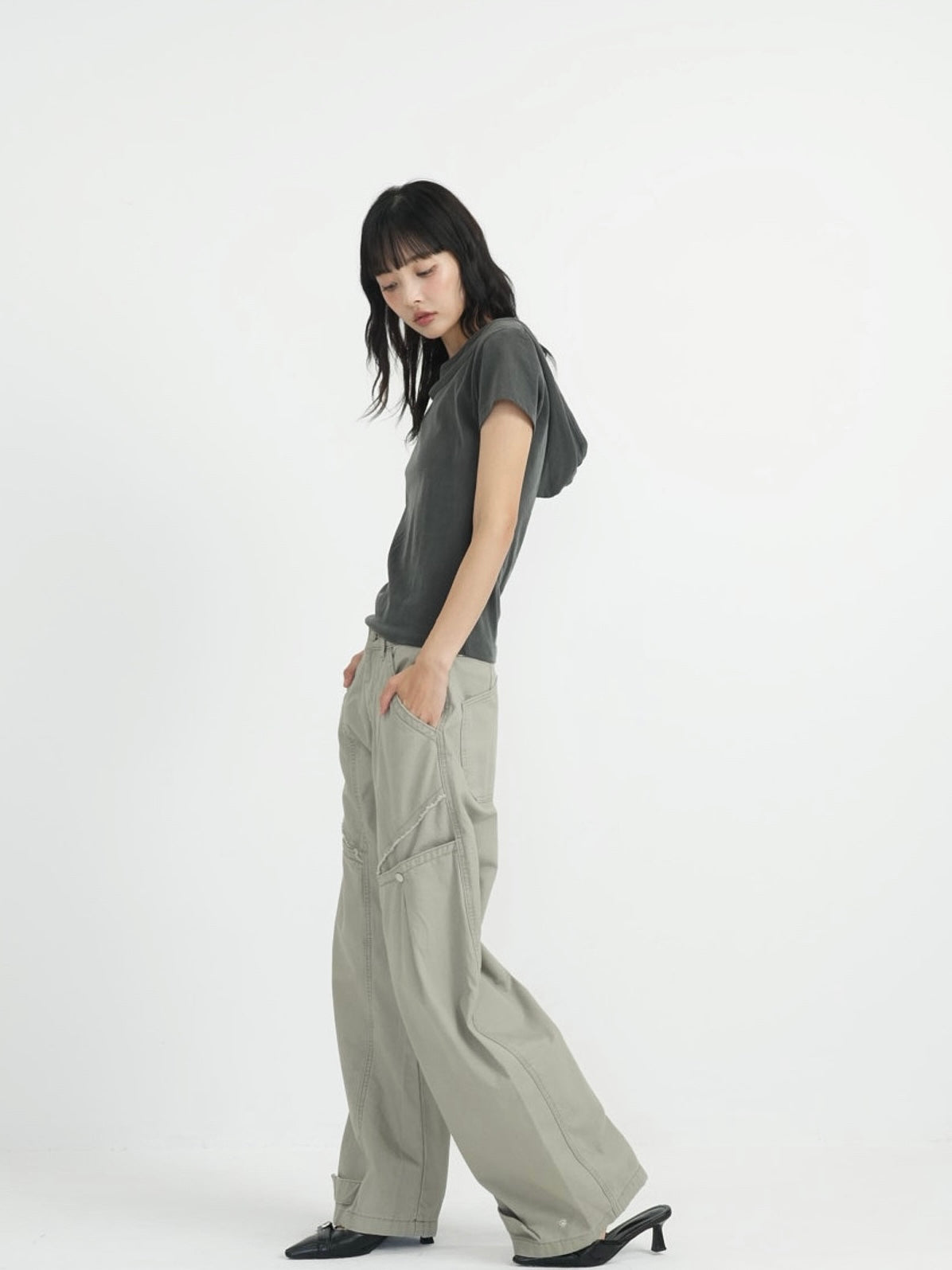 ‫low rise cargo pocket wide pants ‬