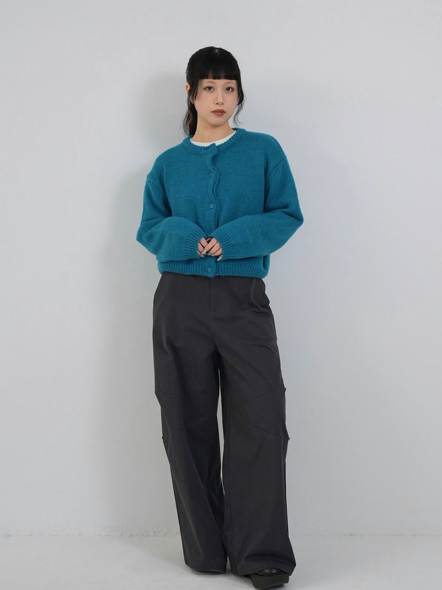 round neck cropped cardigan