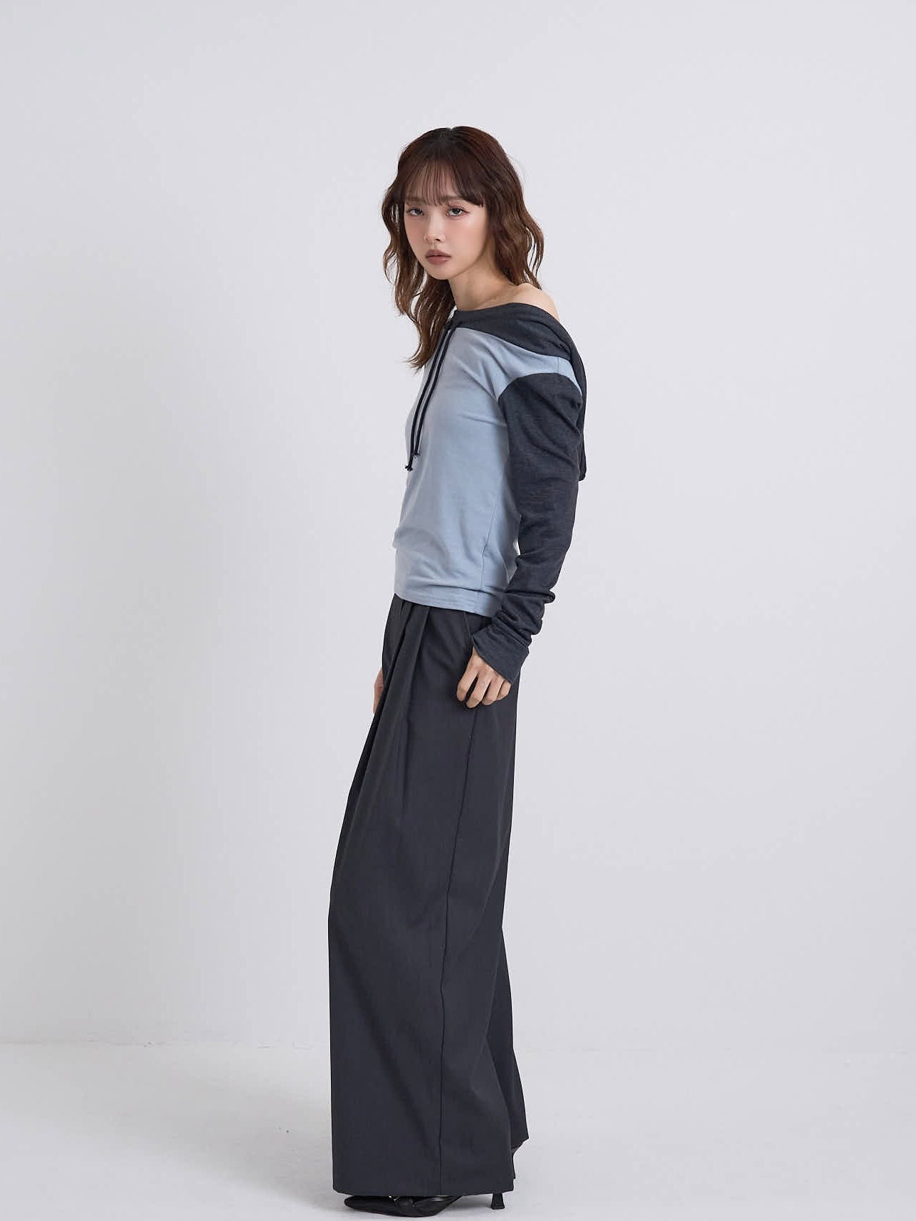 contrast off shoulder hooded tops