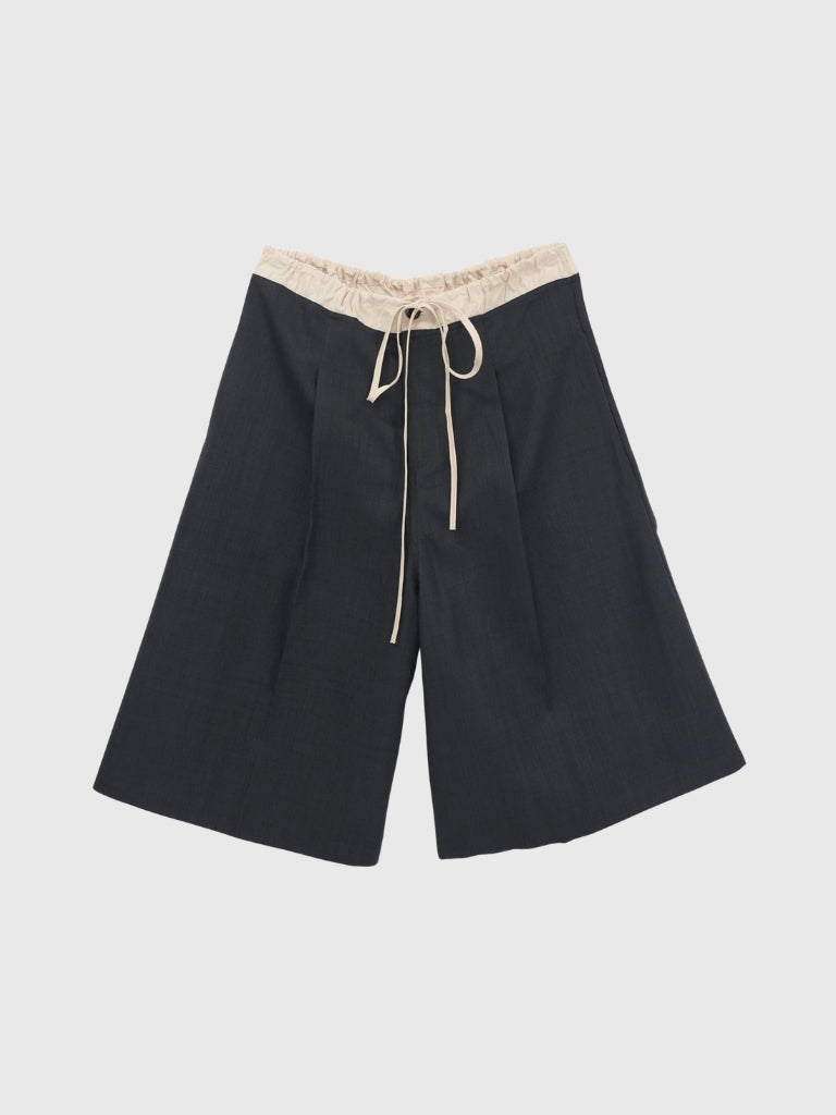 wide silhouette half pants
