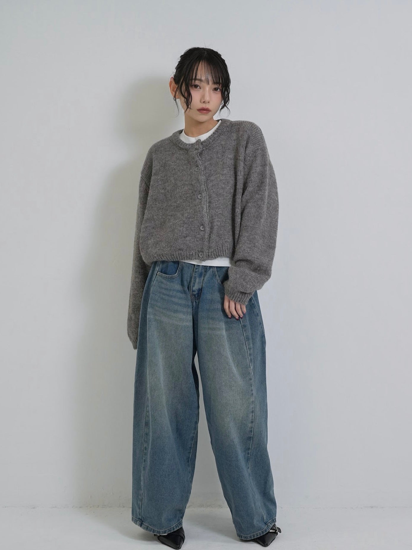 round neck cropped cardigan