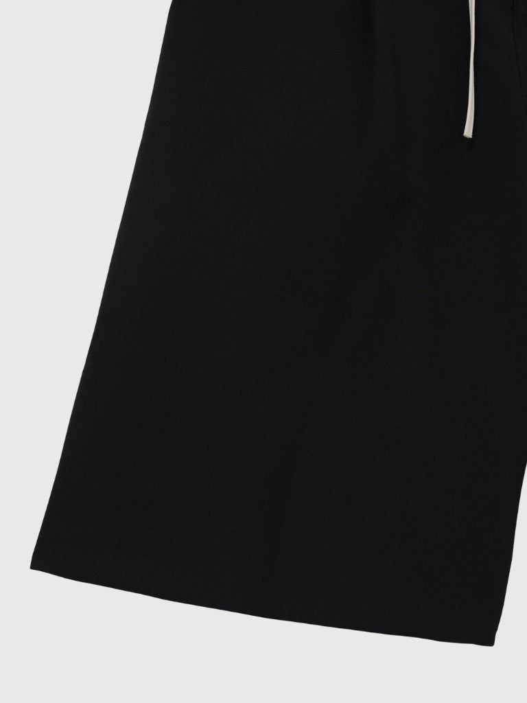 wide silhouette half pants