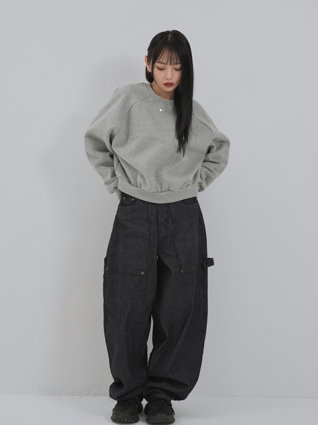 studs neck cropped sweat tops