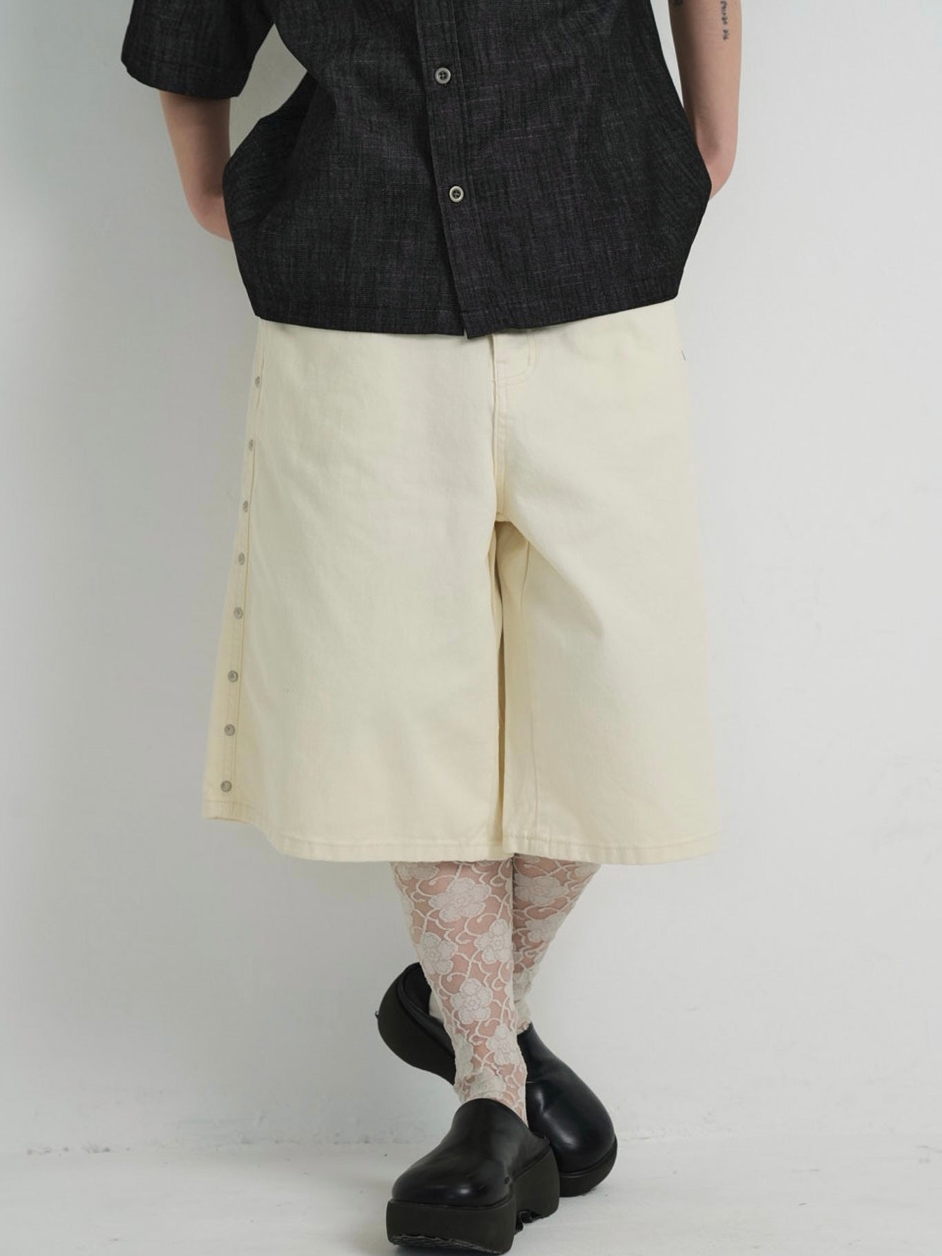 side stud bermuda pants
