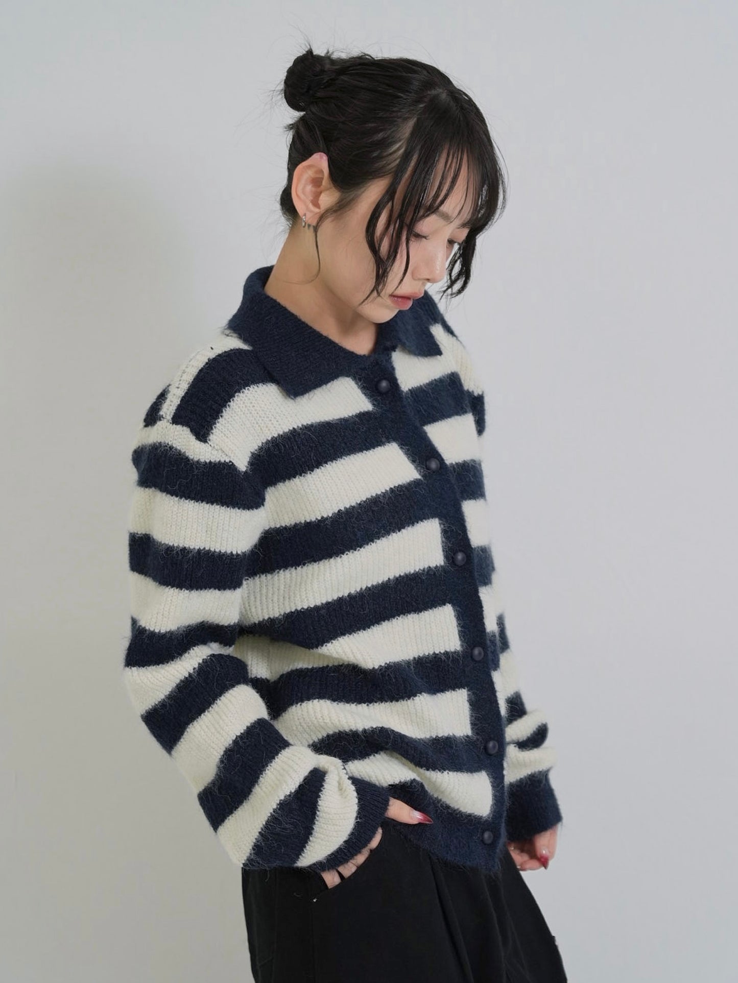 border color knit cardigan