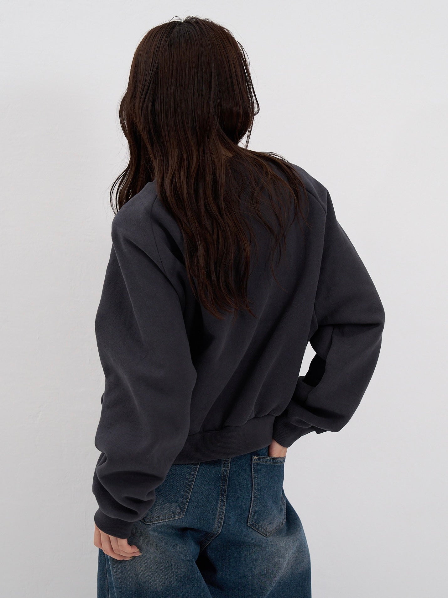 studs neck cropped sweat tops