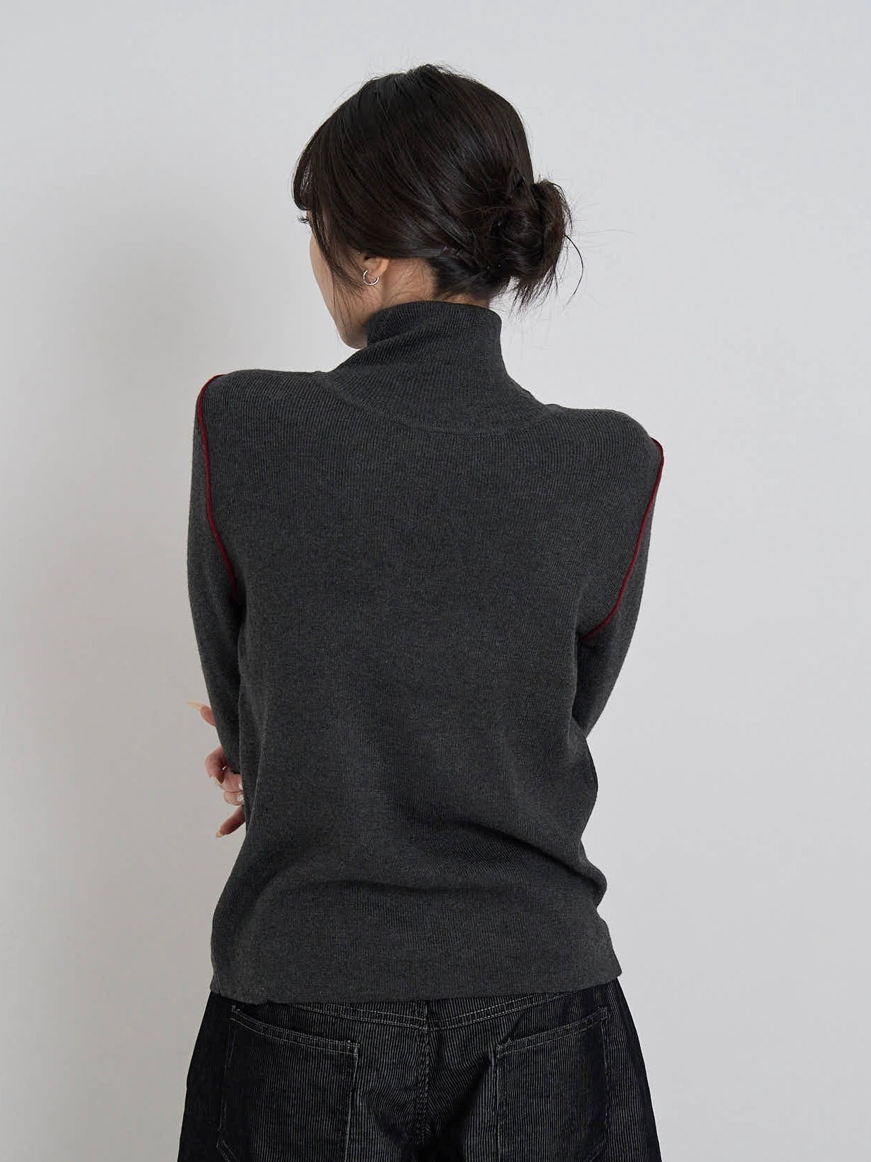 color point turtleneck knit