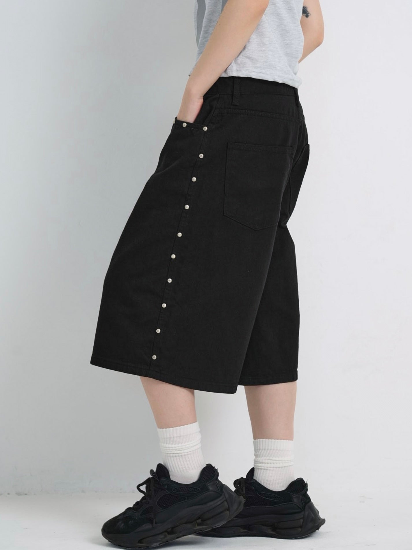side stud bermuda pants