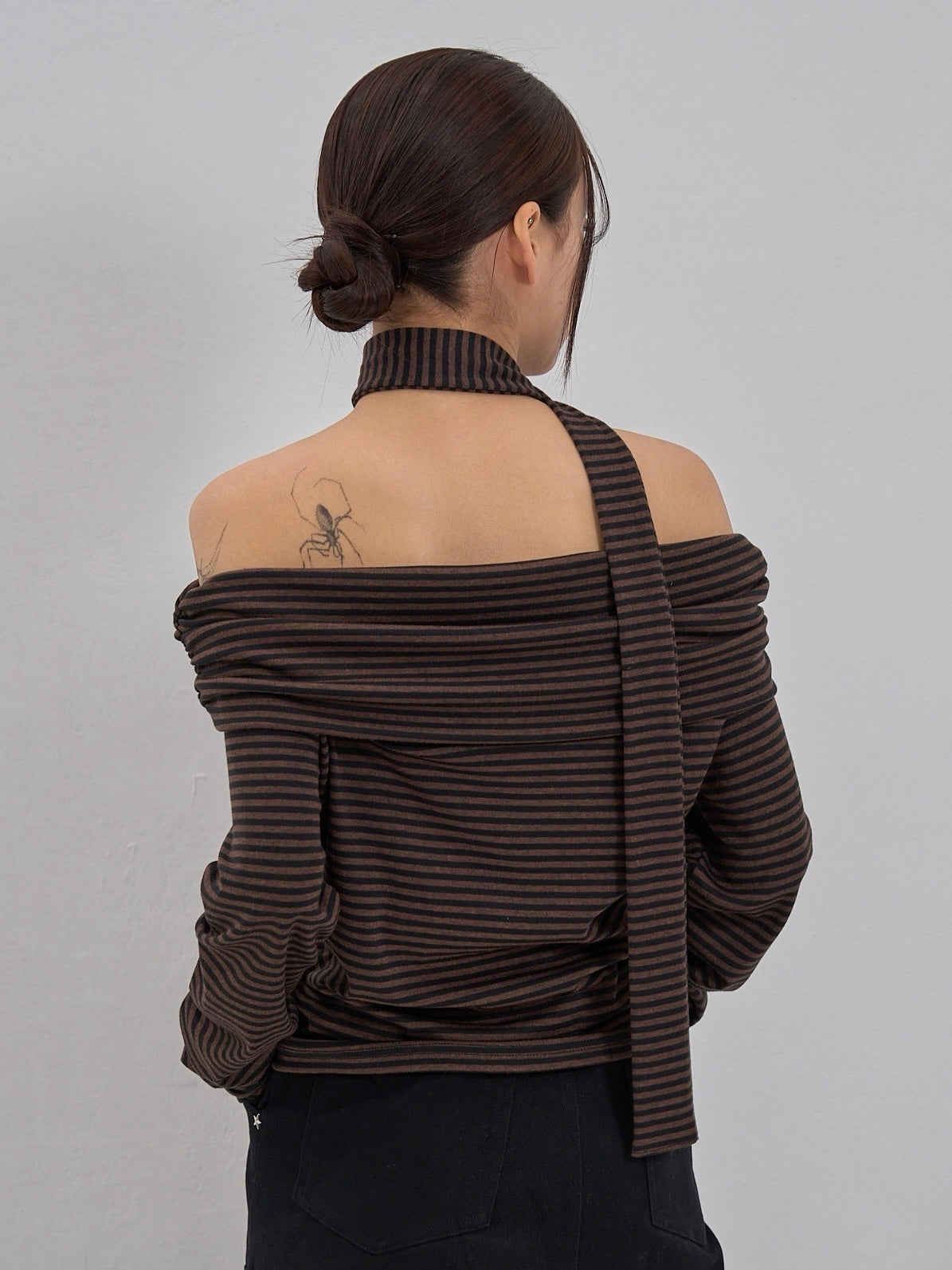 border offshoulder scarf tops