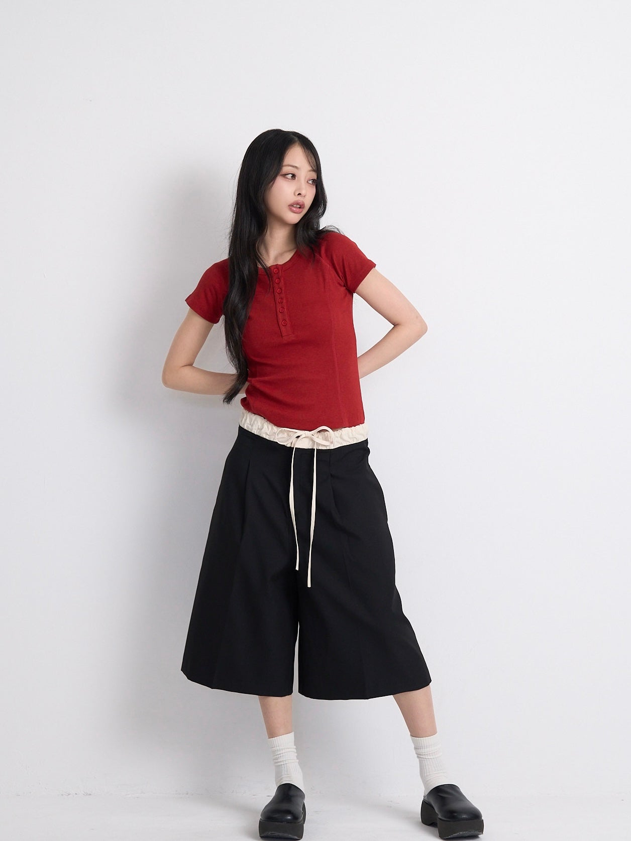 wide silhouette half pants