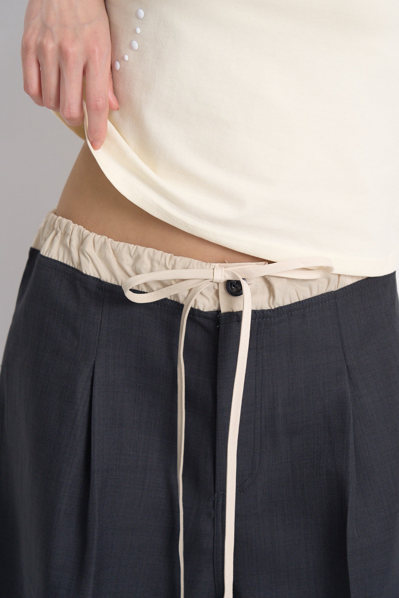 wide silhouette half pants