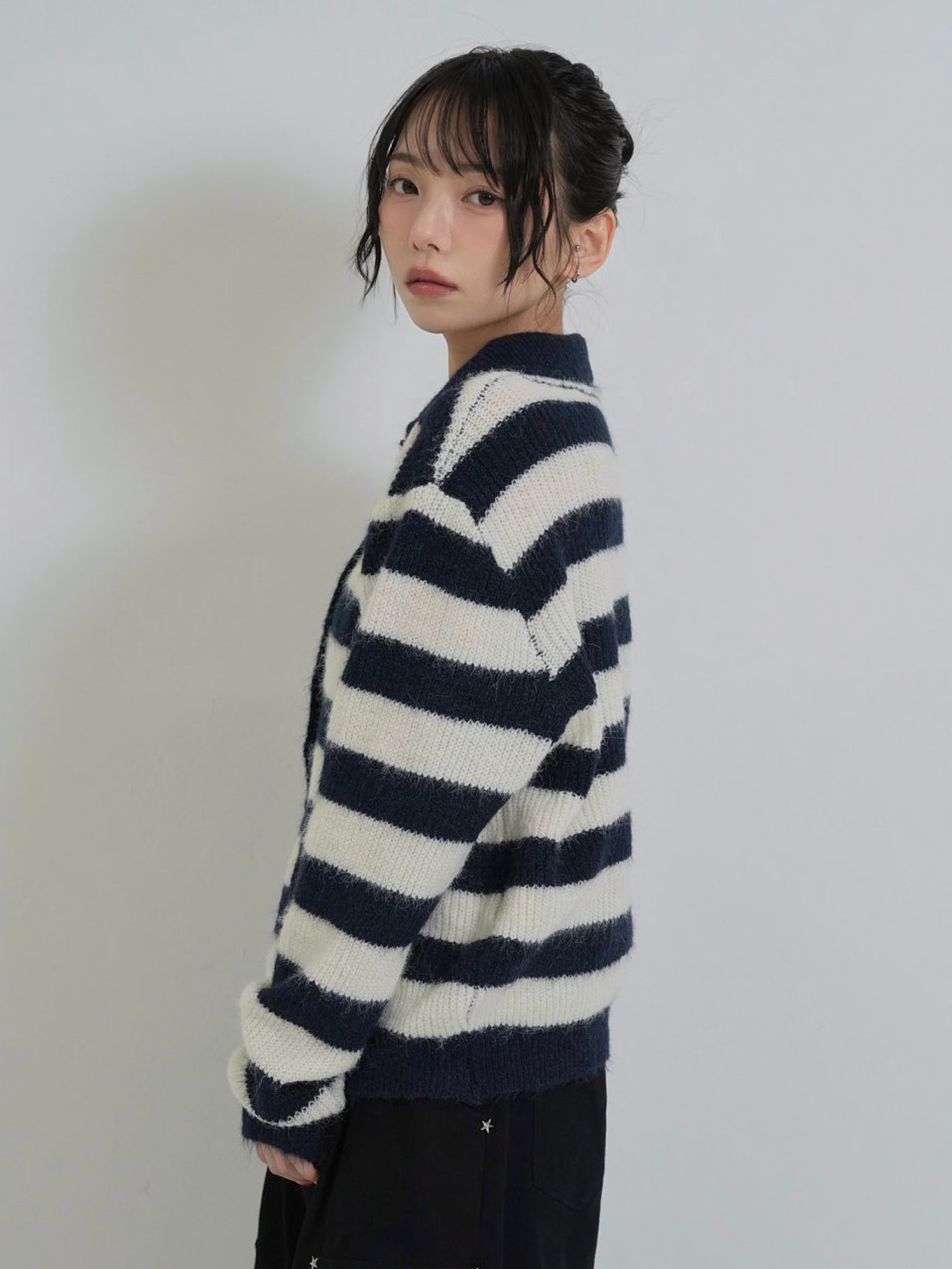 border color knit cardigan