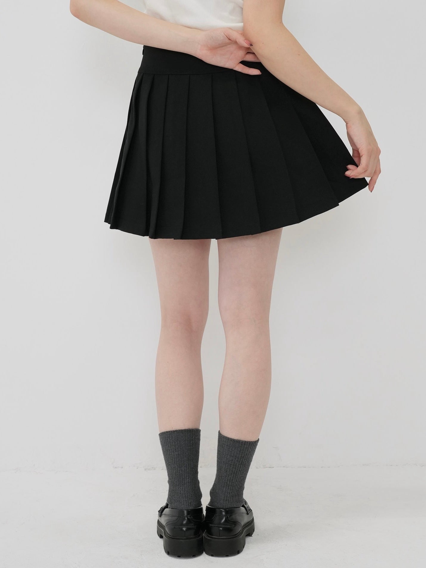 pleats mini skirt