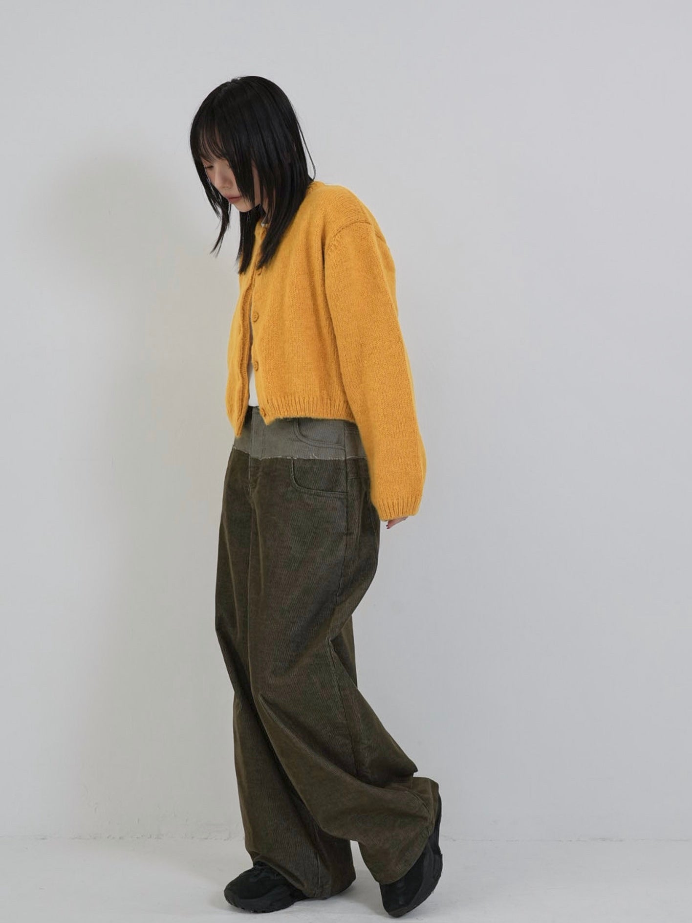 round neck cropped cardigan