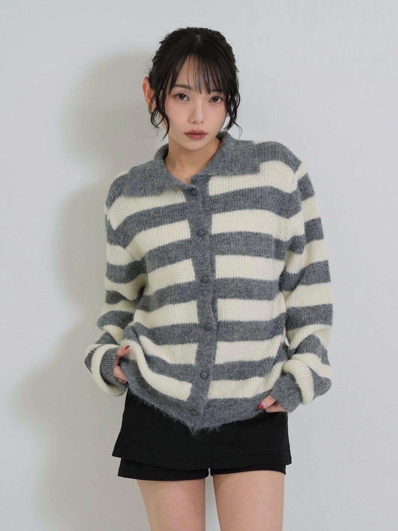 border color knit cardigan