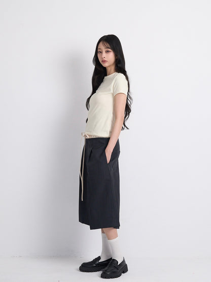 wide silhouette half pants