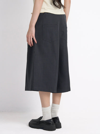 wide silhouette half pants