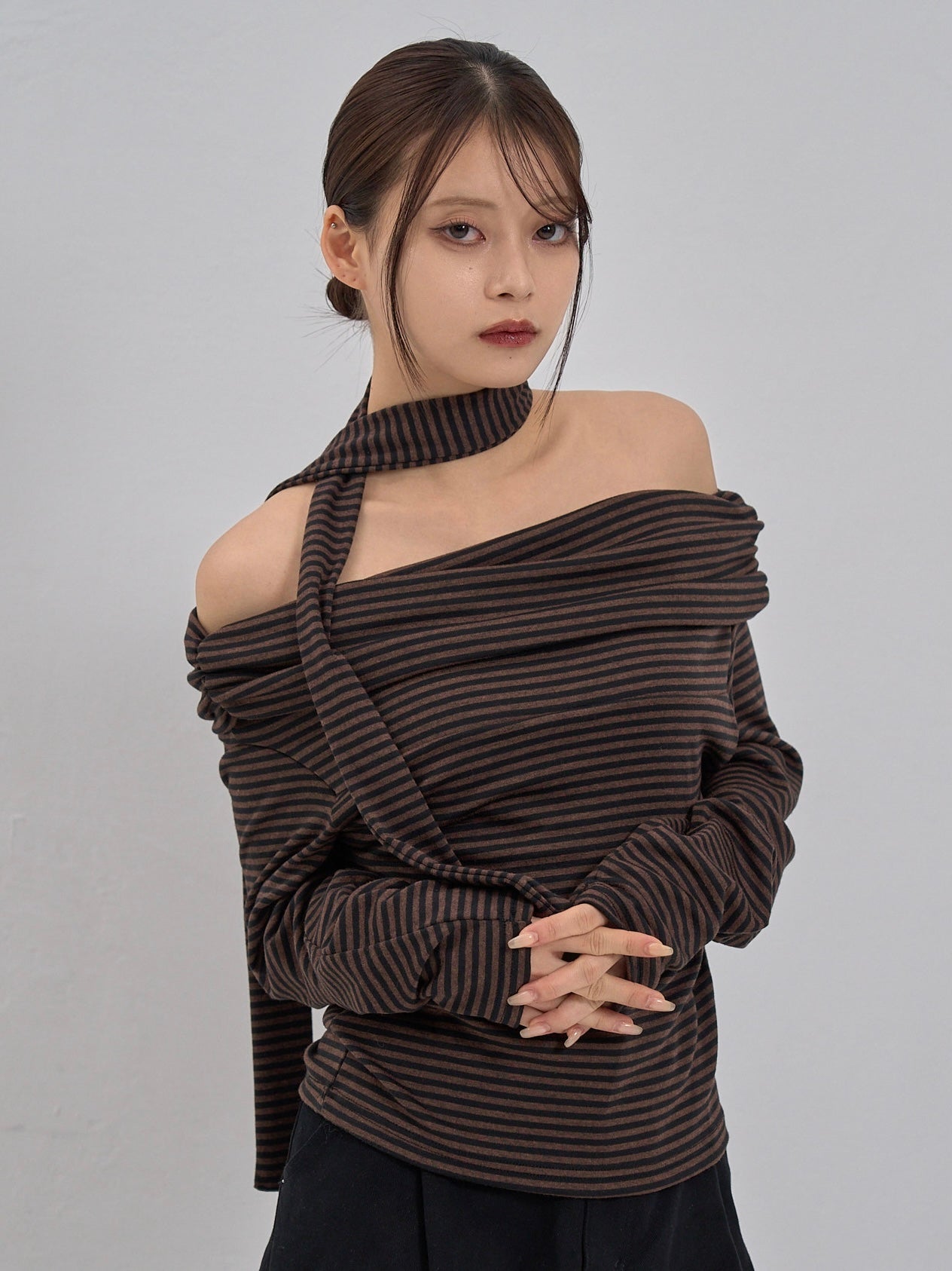 border offshoulder scarf tops