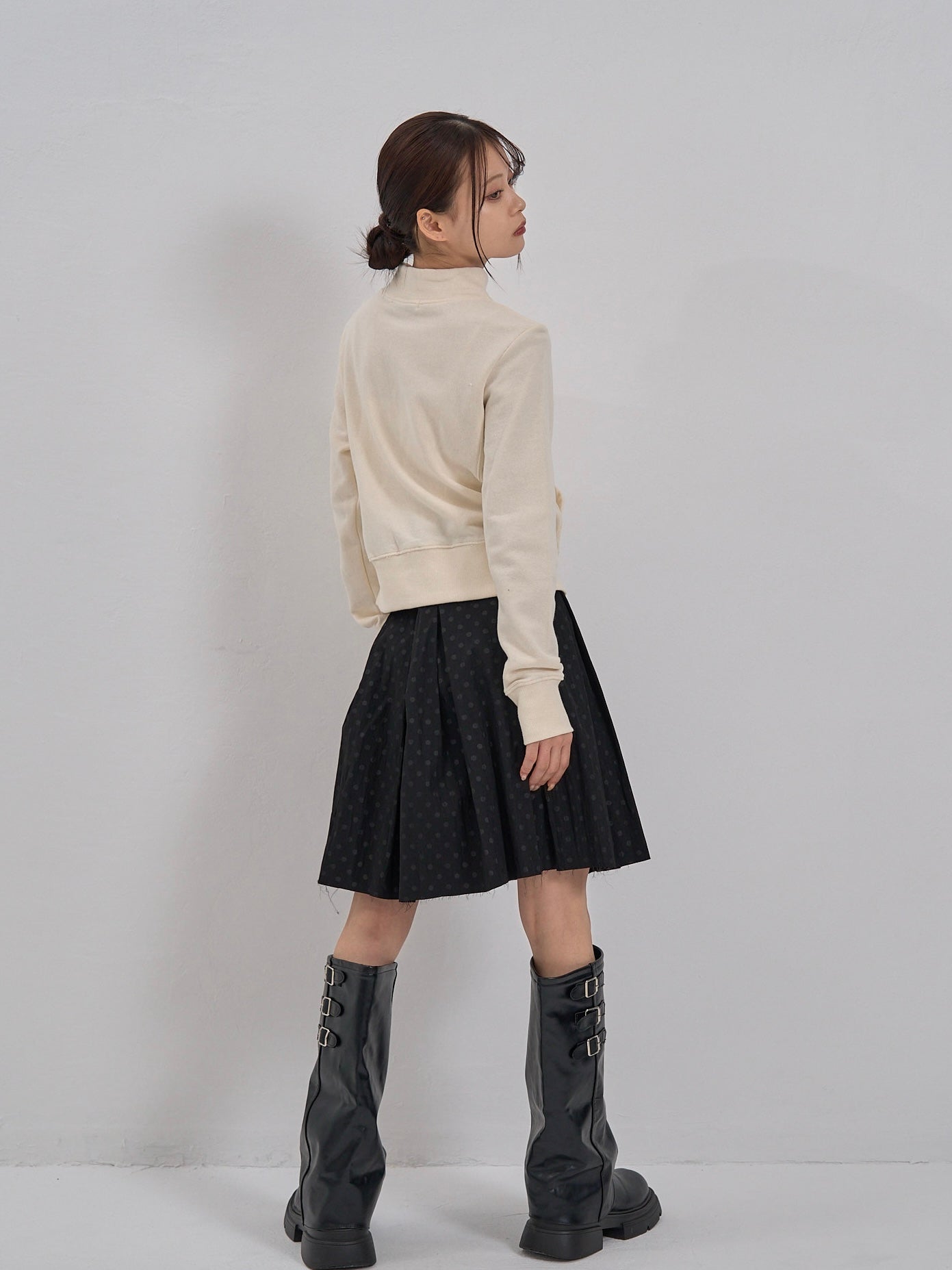 eyelet wave zip tops