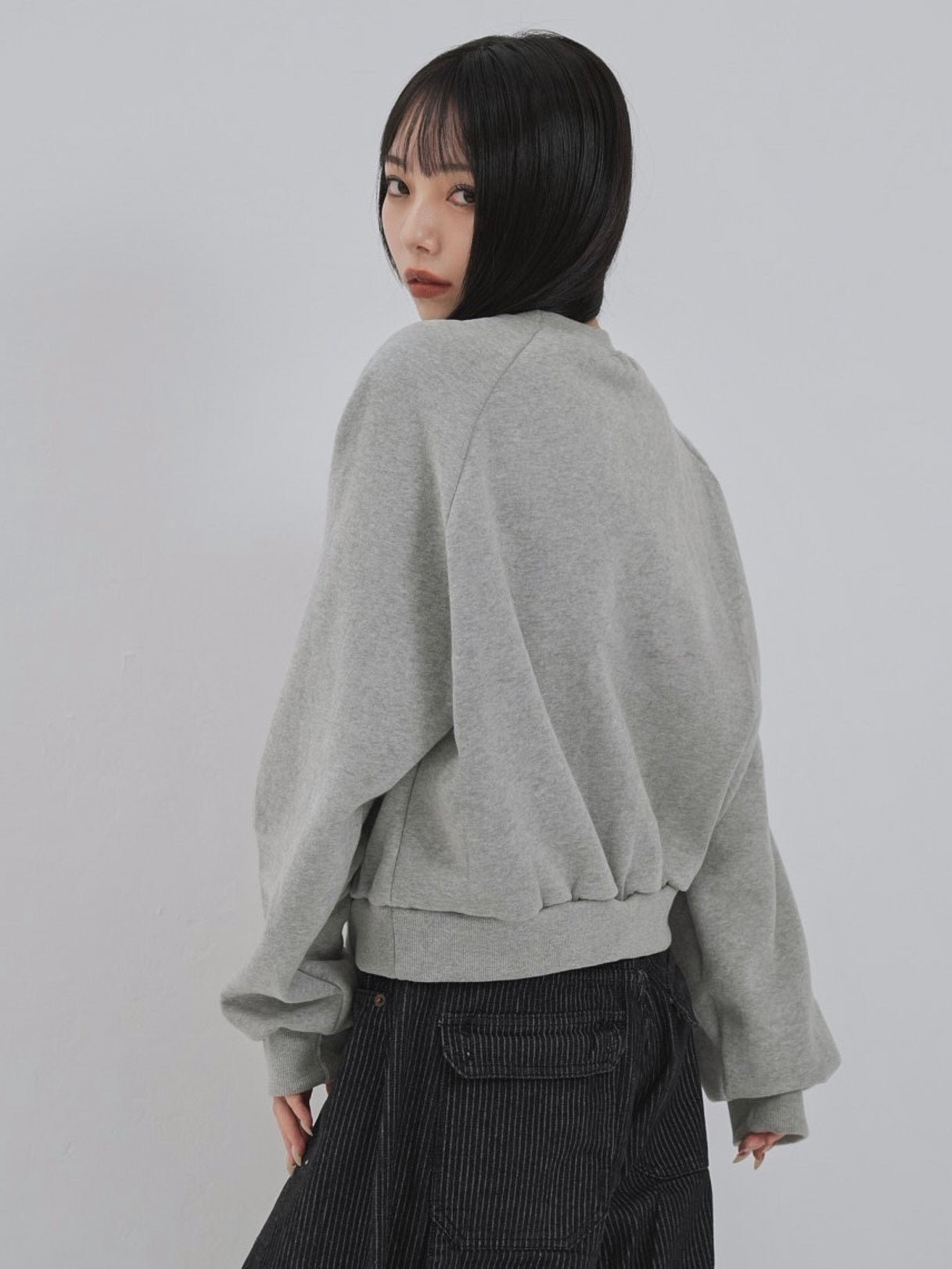 studs neck cropped sweat tops