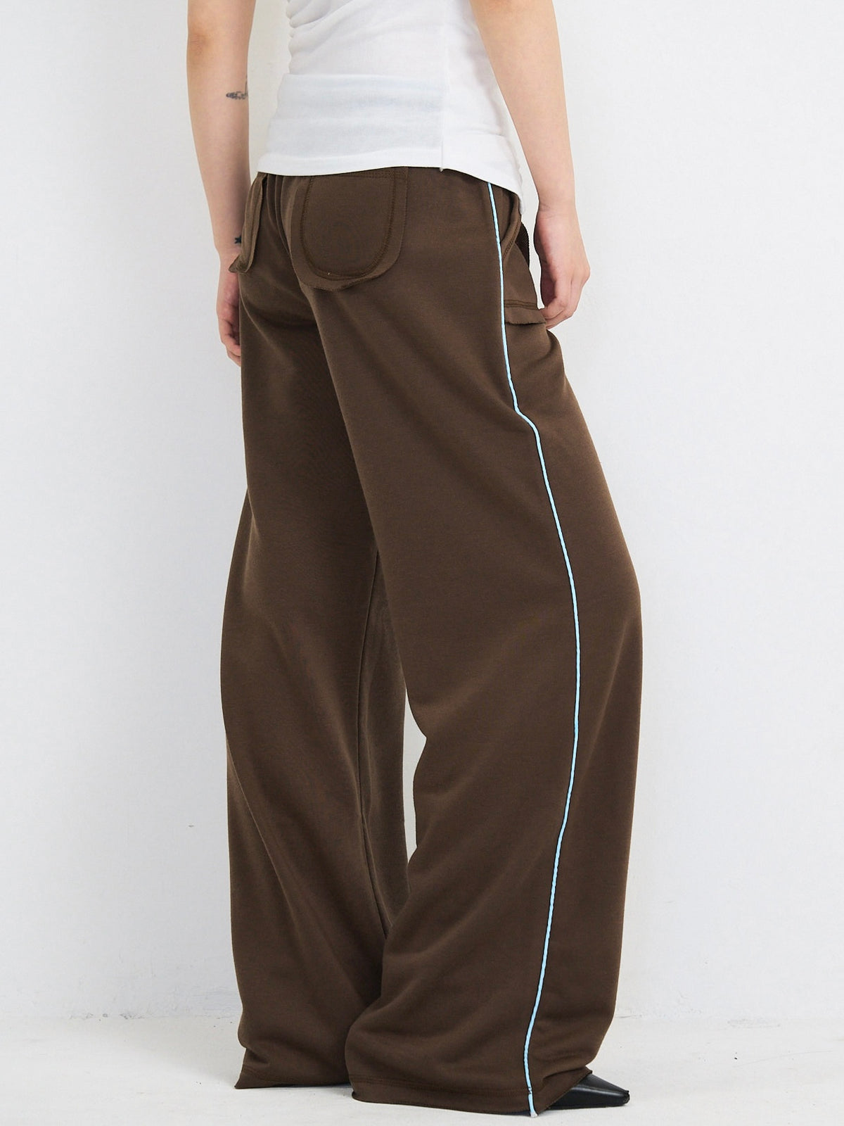 line detail wide sweat pants