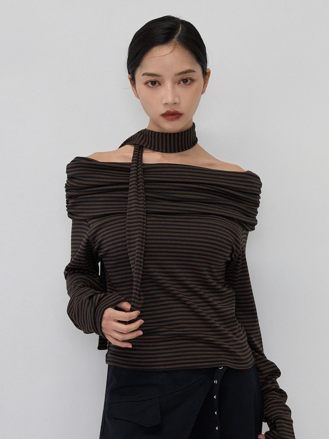 border offshoulder scarf tops