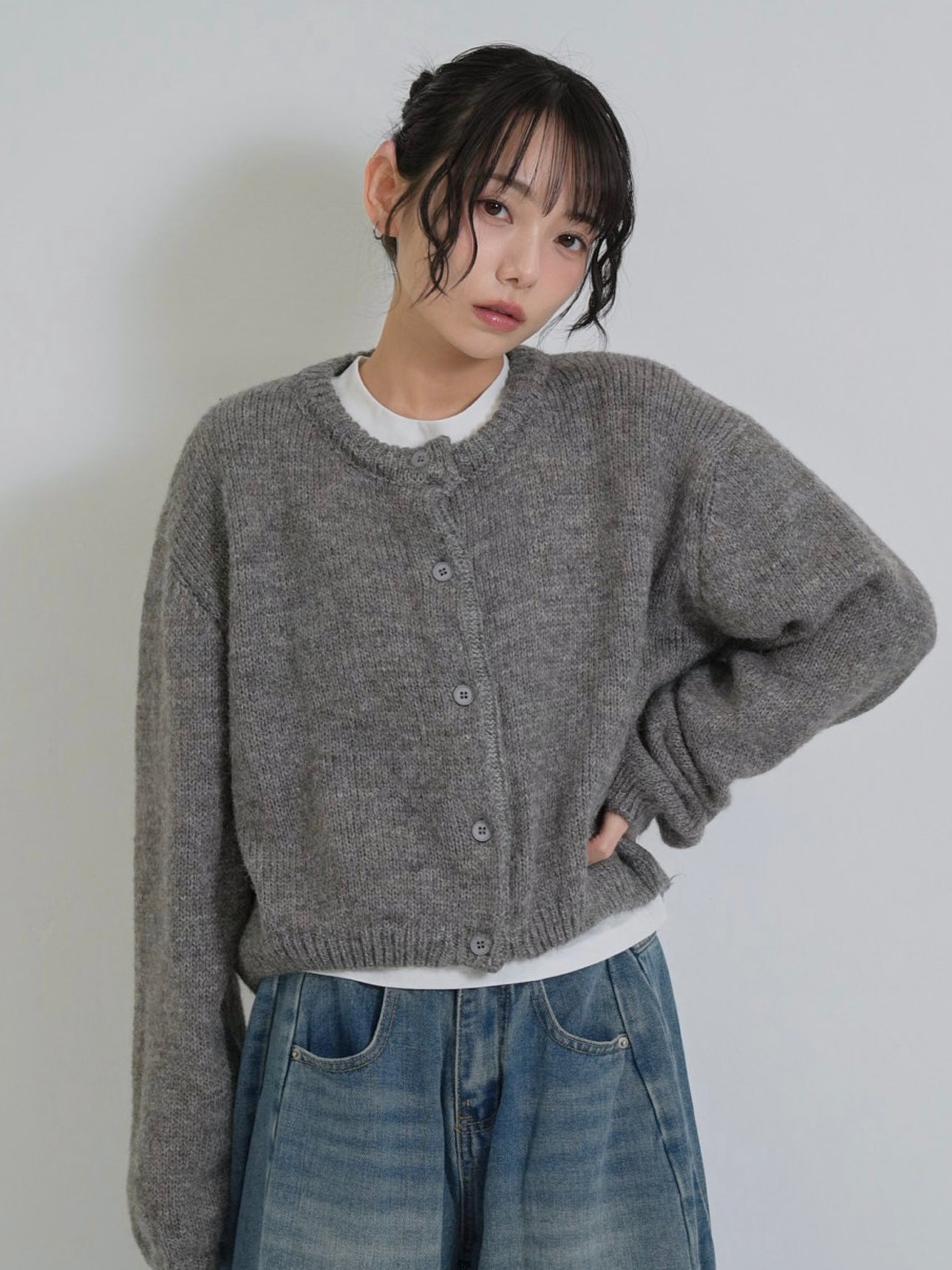 round neck cropped cardigan