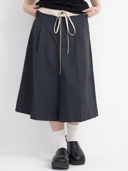 wide silhouette half pants