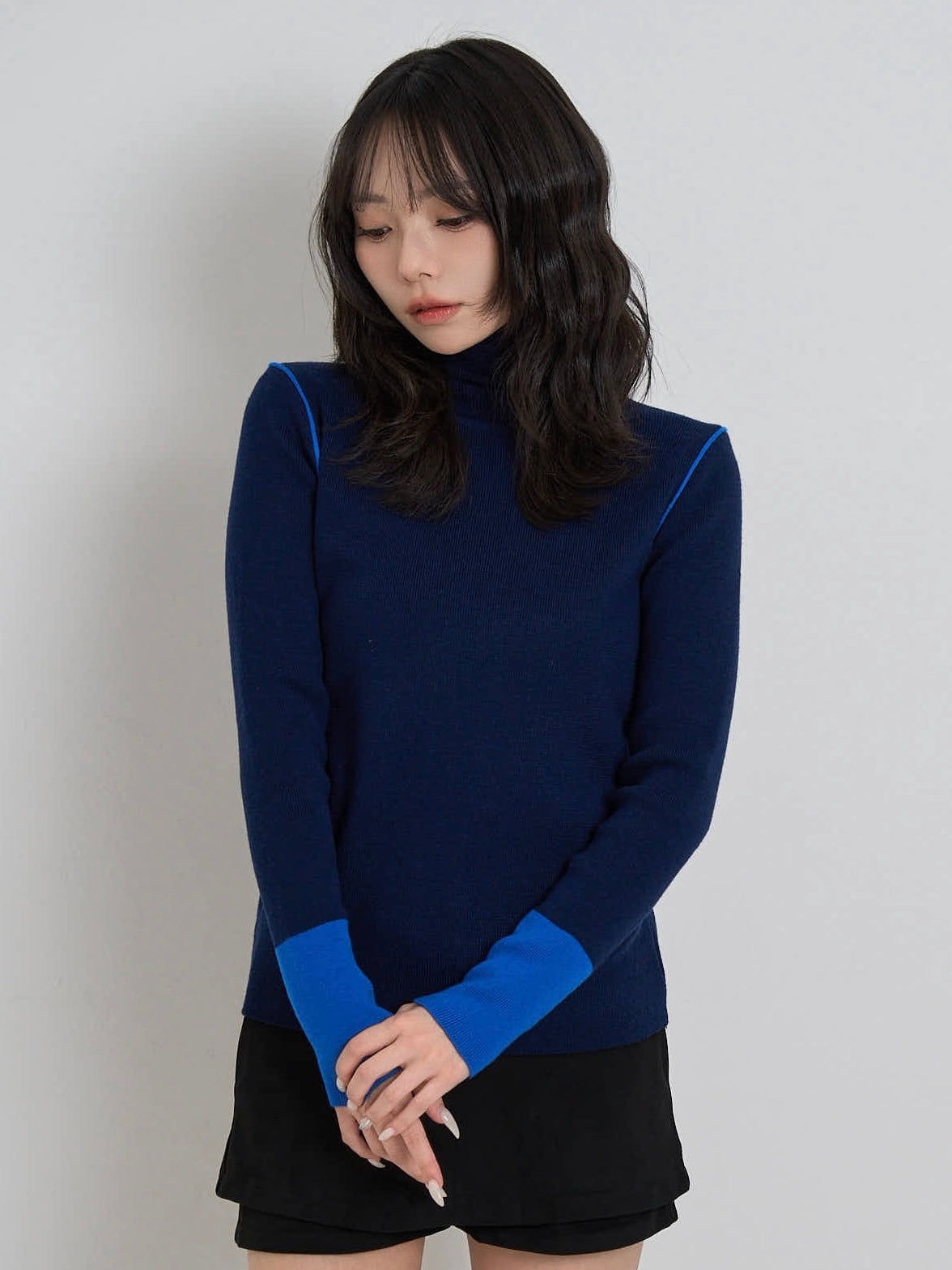 color point turtleneck knit