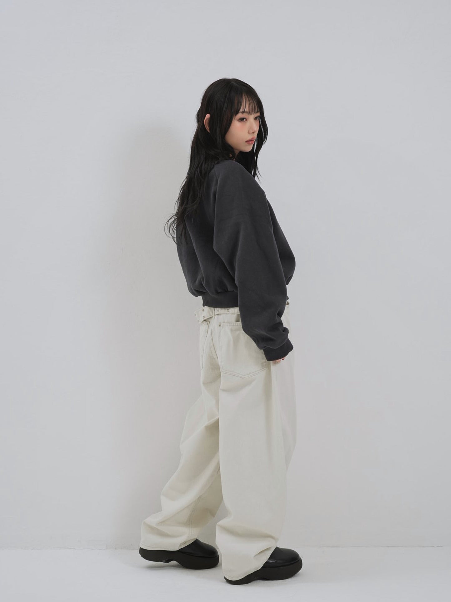 studs neck cropped sweat tops