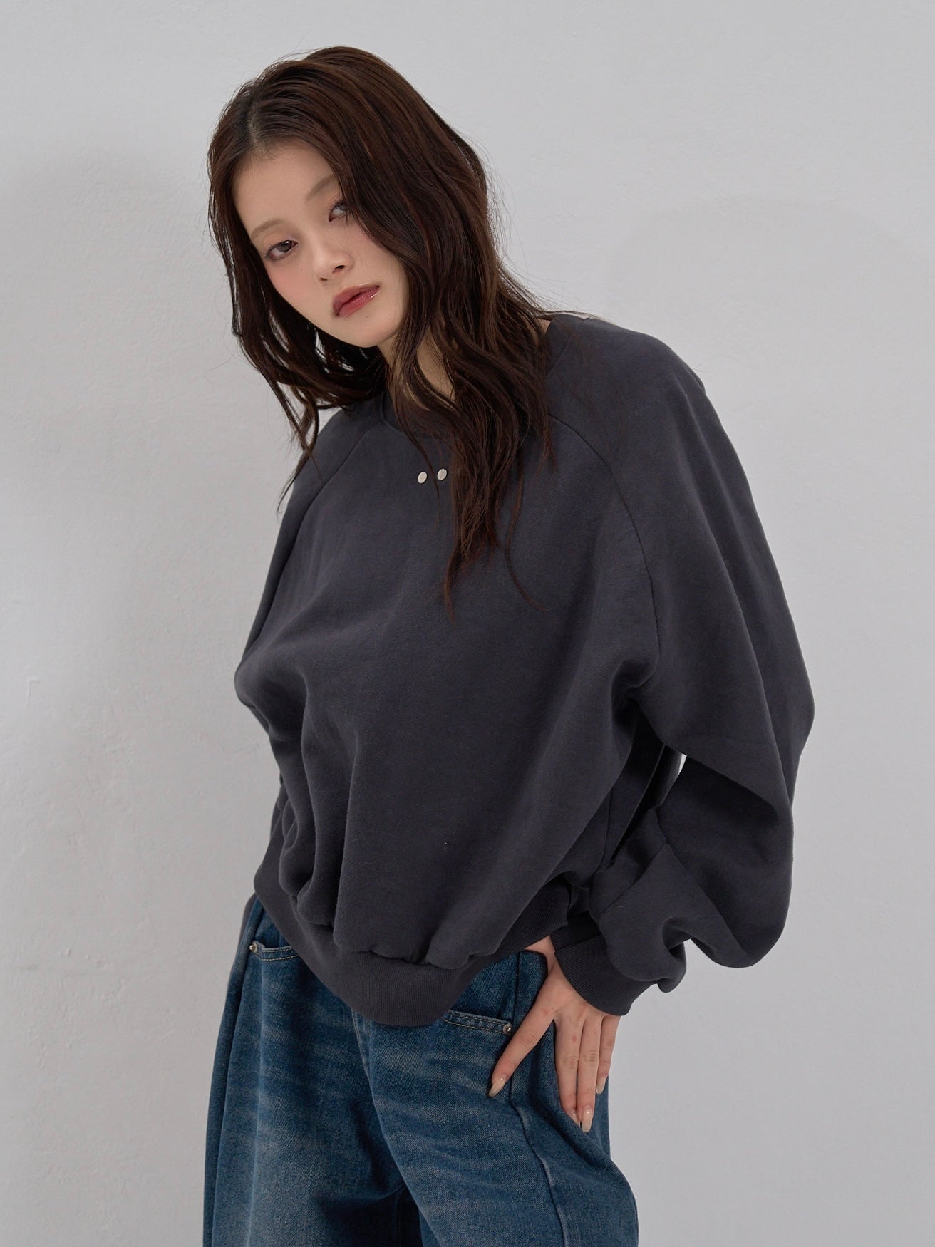 studs neck cropped sweat tops