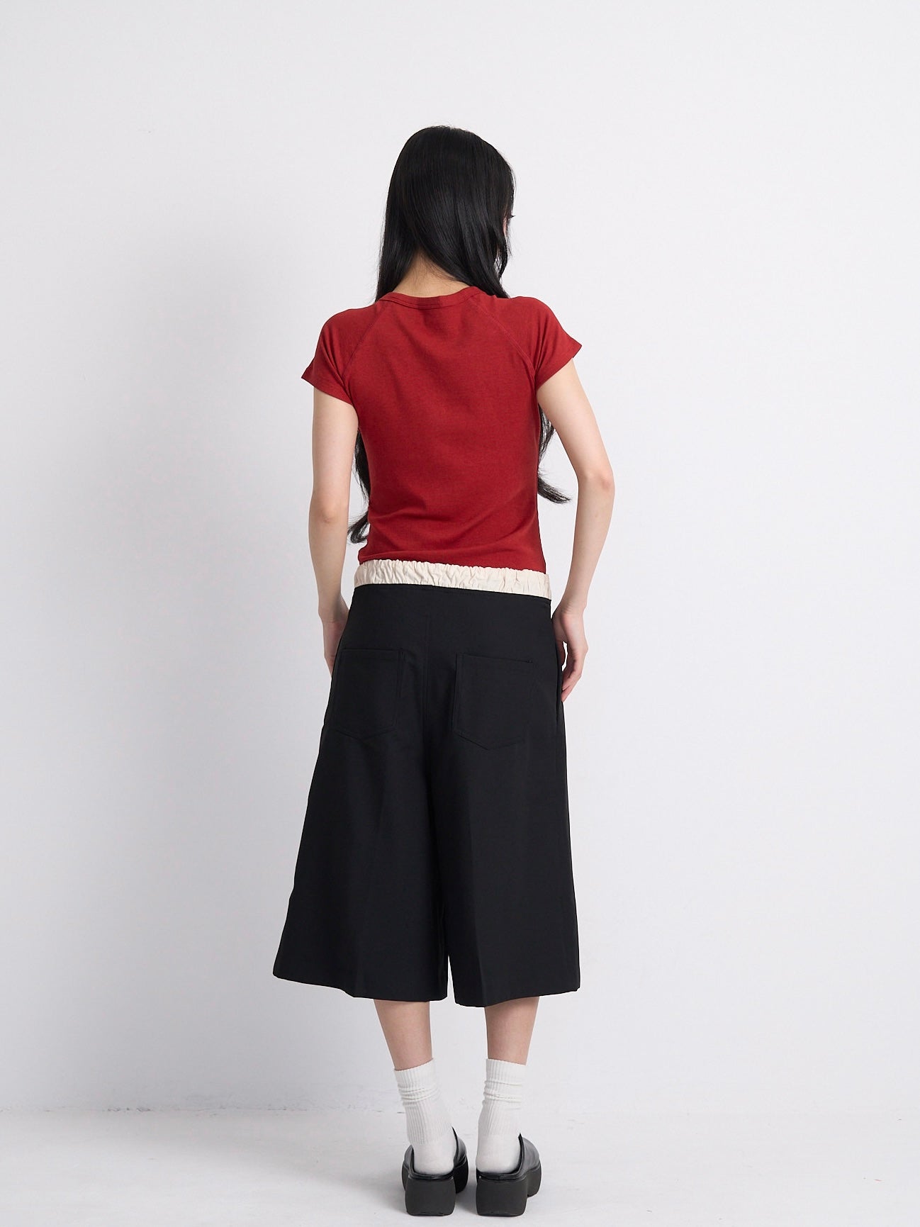 wide silhouette half pants