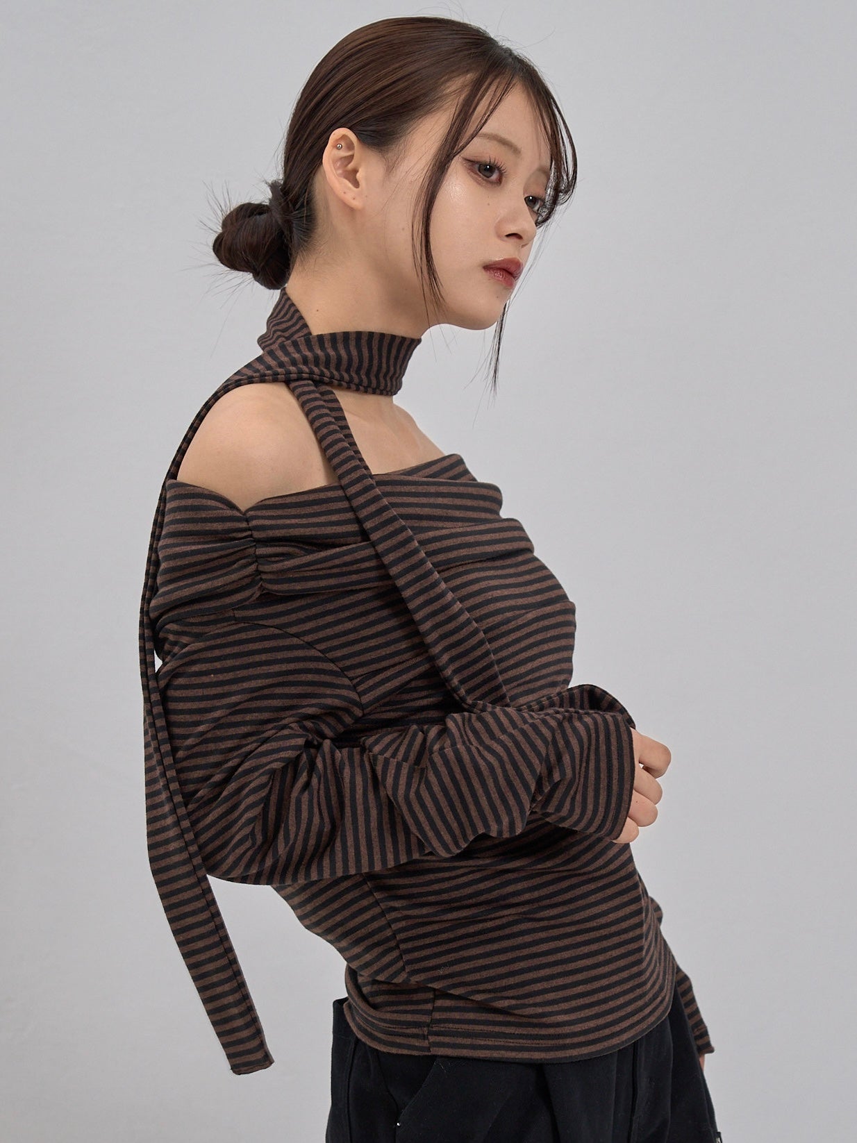 border offshoulder scarf tops