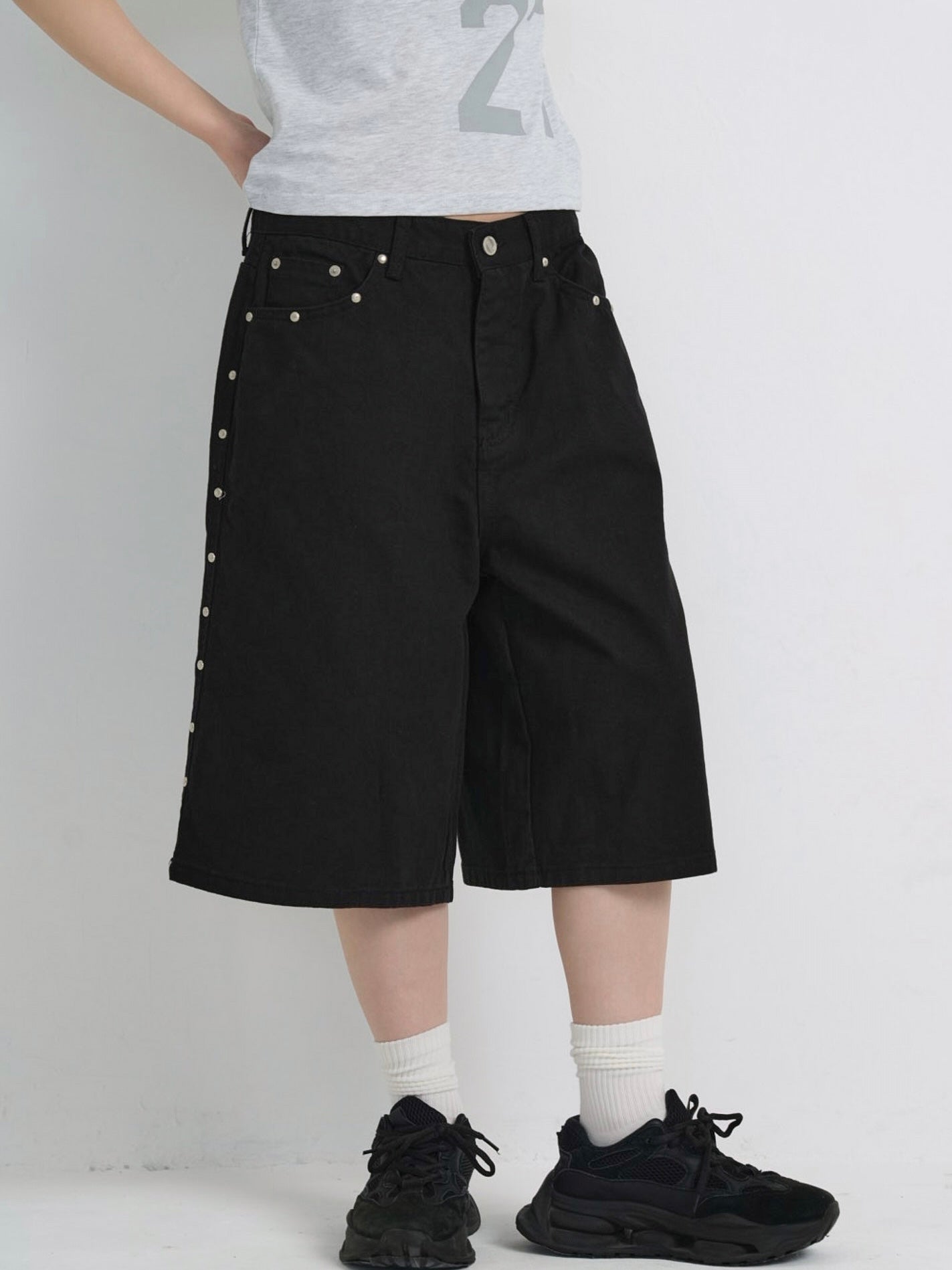 side stud bermuda pants