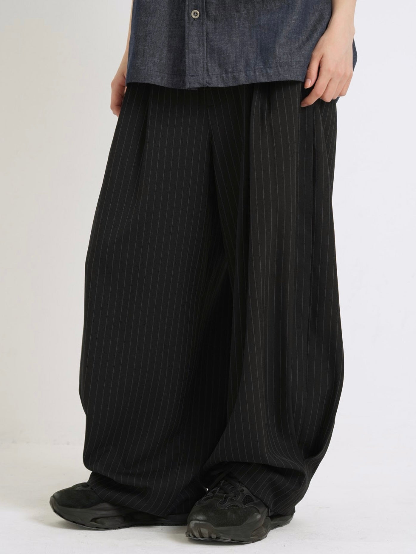 wide stripe tuck pants