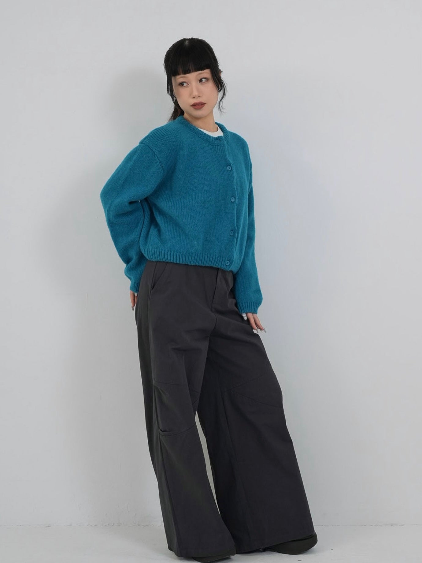 round neck cropped cardigan